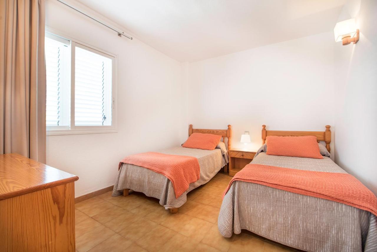 Apartamentos Es Cane Es Cana Eksteriør bilde